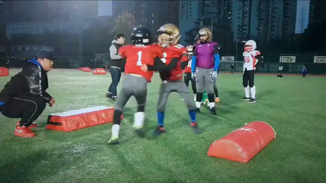 开云体育app-关于橄榄球场外新闻不断，话题热度爆表的信息