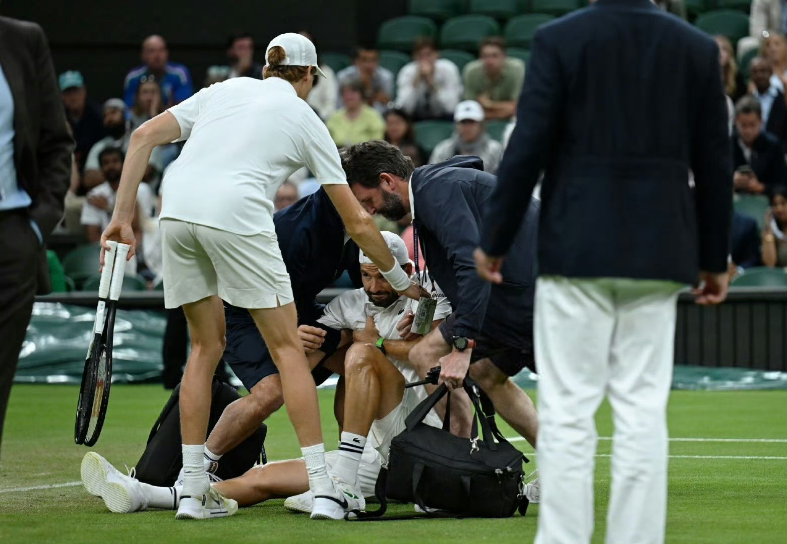 拉沃尔杯横扫温网，梅德韦杰夫点燃赛场的简单介绍