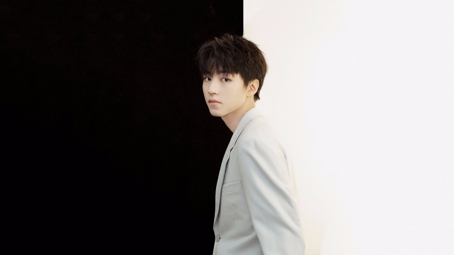 钢铁与草皮的共振,当F1引擎为非洲鼓点加冕