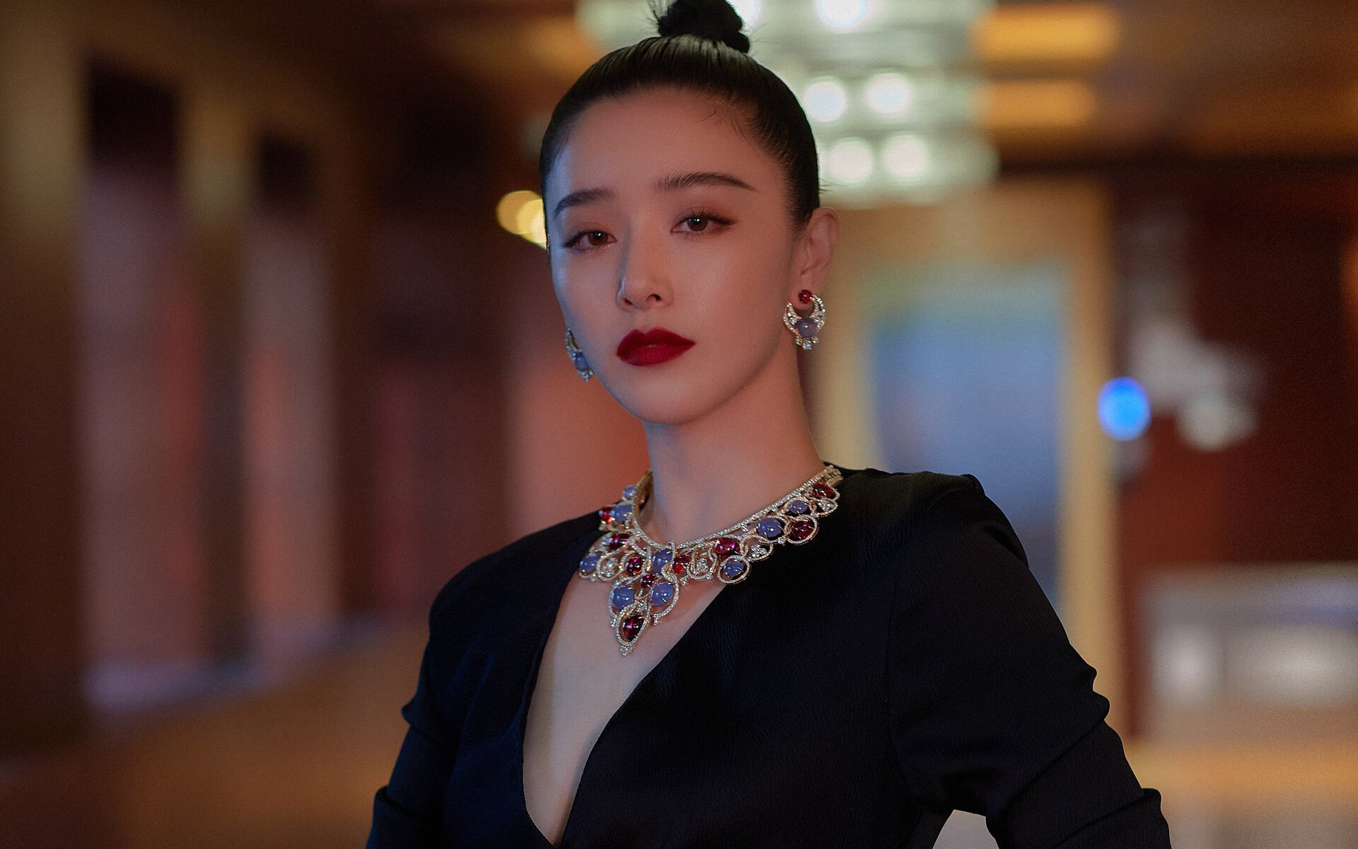 范弗利特生涯首个三双引爆加拿大航线中心,猛龙季前赛大胜上海